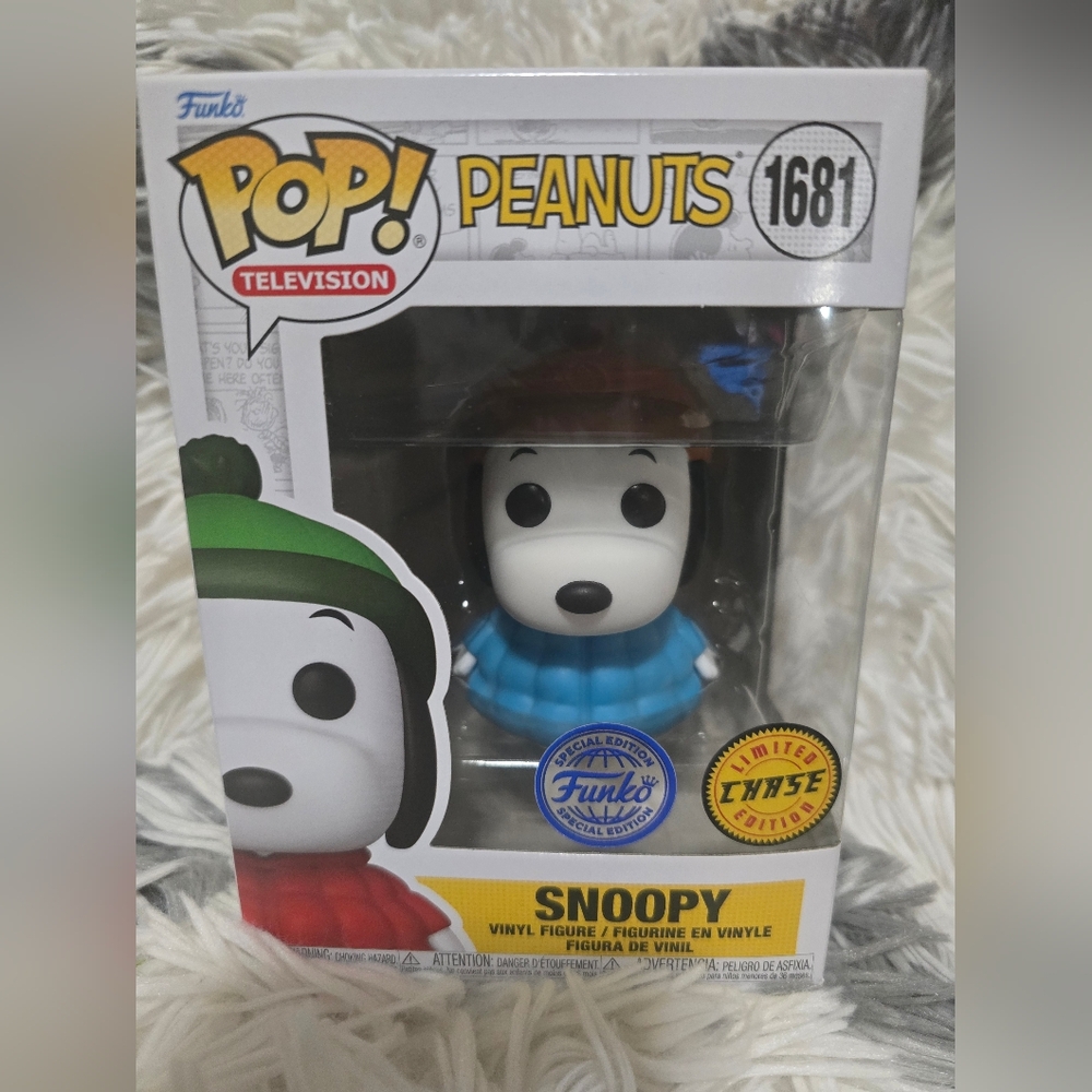 CHASE -limted Edition Funko Pop Snoopy in Blue and Brown Outfit